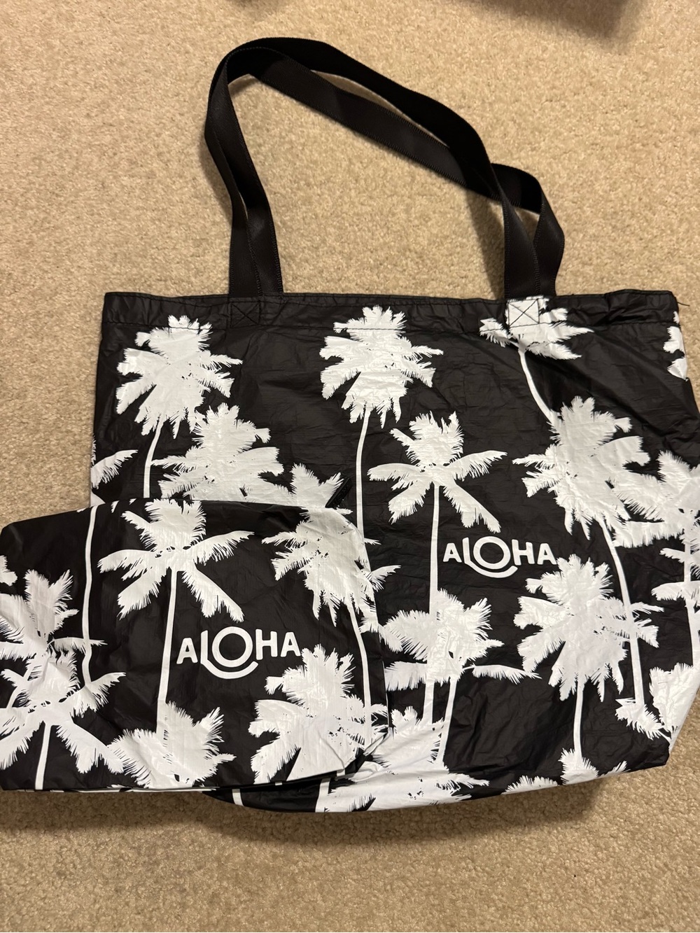 Aloha Collection Reversible Tote and Small Zipper Pouch Le Palm Black White